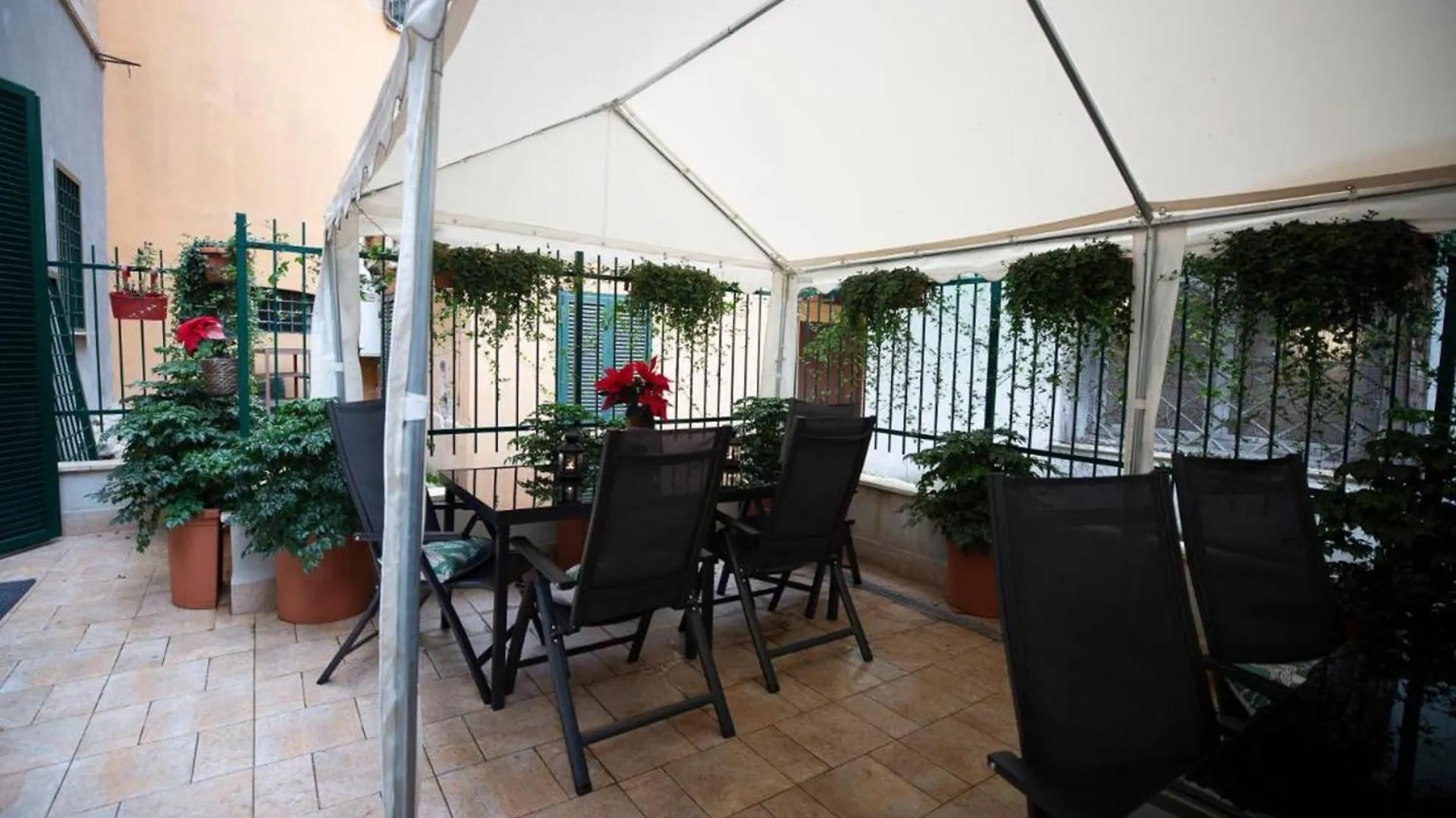 Pensión Flatinrome Rooms In Trastevere